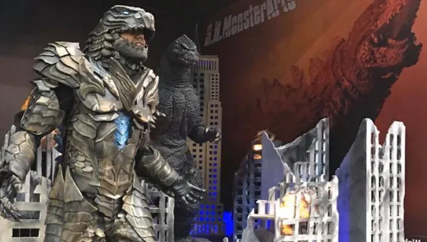 Cosplayer crafts impressive Godzilla armor costume!