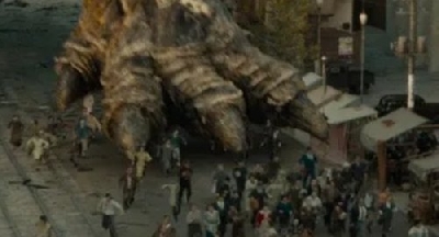 New Godzilla ลบแบนเนอร์หนึ่งแบนเนอร์กำลังบดขยี้