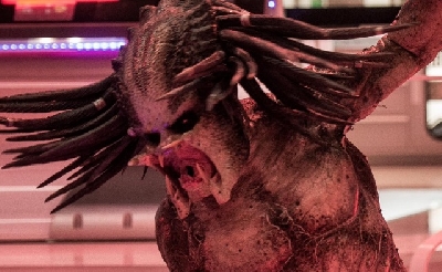 The Predator breaks containment in latest movie still!