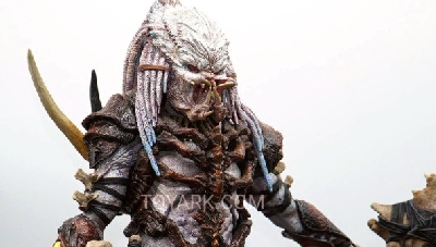 Toy Fair 2019: NECA Alpha Predator and Emissary Predator figures on display!