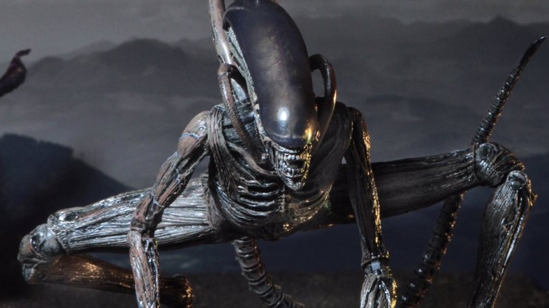 NECA unveil their official Alien: Covenant figure for Alien Day!