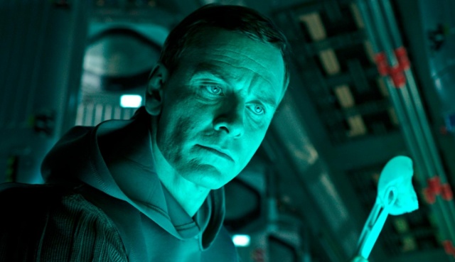 What is Walter doing? New Alien: Covenant movie stills released!