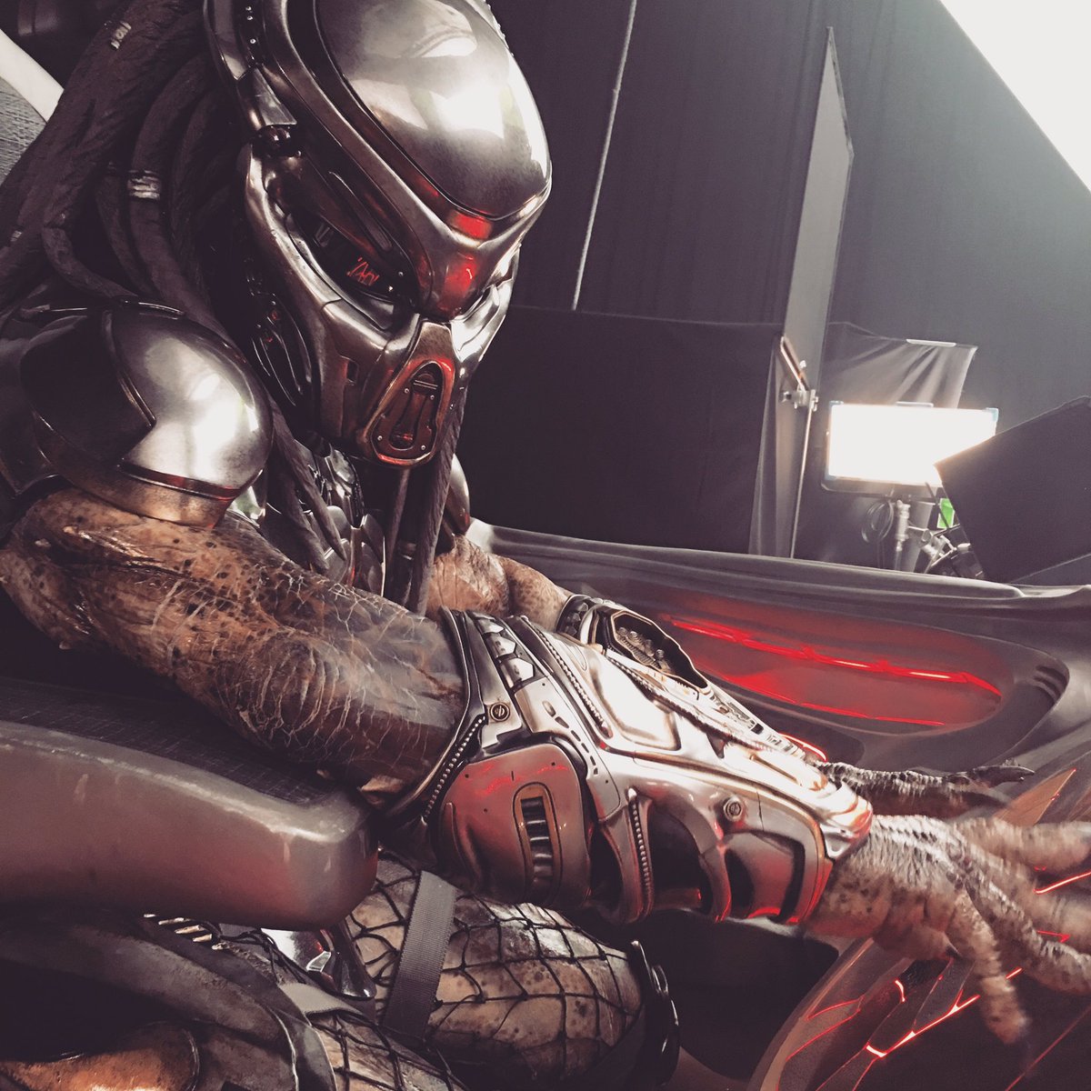 Predator 5 Will Be A Prequel Titled Skull About The First Predator Hunt