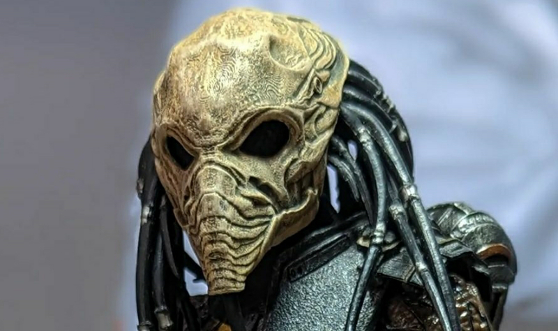 Custom Predator Mask utilizes Prometheus Engineer Bio-Suit helmet!