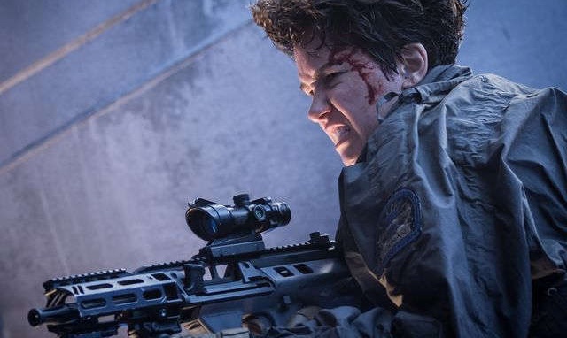 Daniels fights off Aliens in new Alien: Covenant movie still!