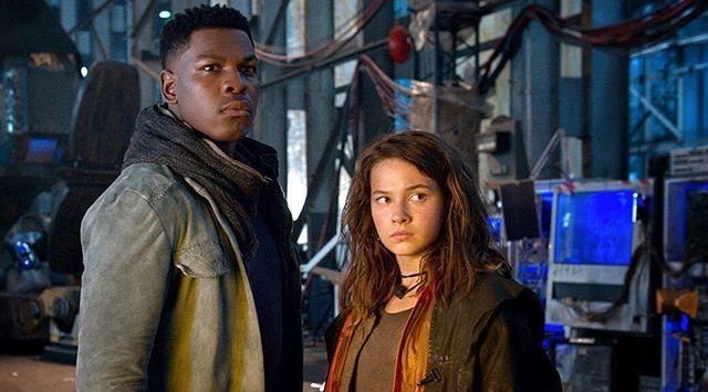 John Boyega and Cailee Spaeny featured in latest Pacific Rim Uprising movie still!