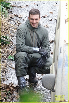 More of Aaron Johnson on Godzilla set