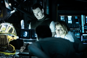 Michael Fassbender and Carmen Ejogo in Alien: Covenant