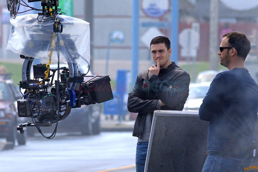 Set Photo: Aaron Taylor-Johnson on Godzilla Set