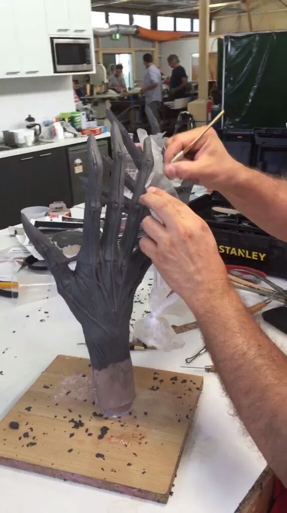 Alien: Covenant Alien hand creation