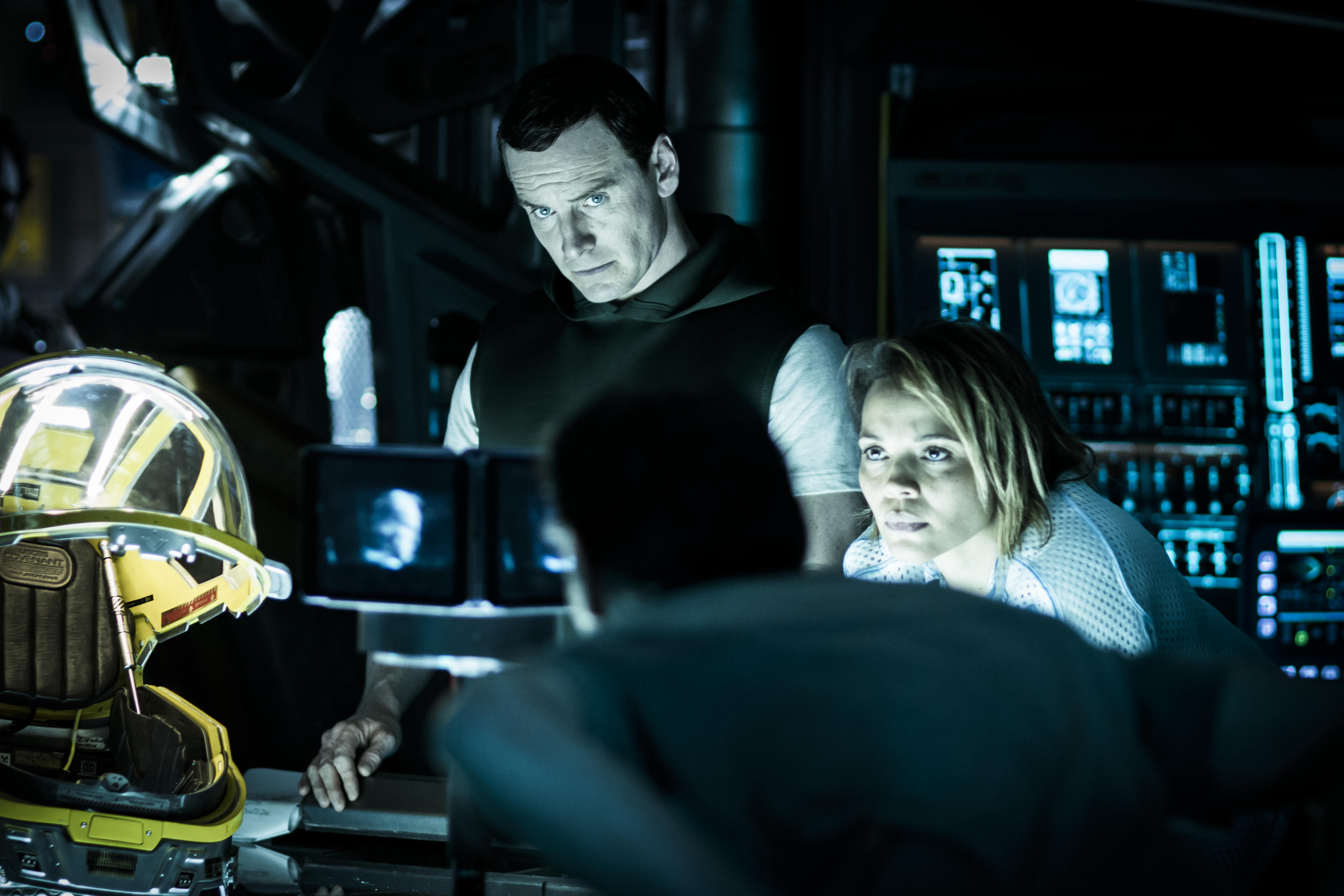 Michael Fassbender and Carmen Ejogo in Alien: Covenant