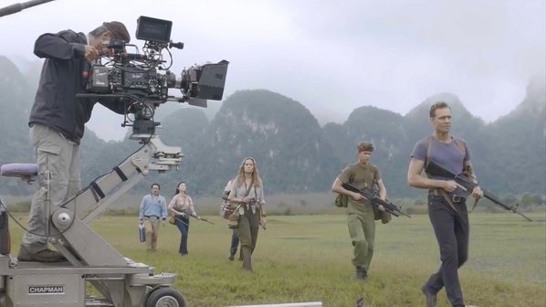 tomhiddlestononthesetoffilmingkongskullisland-2125305872493899.jpg